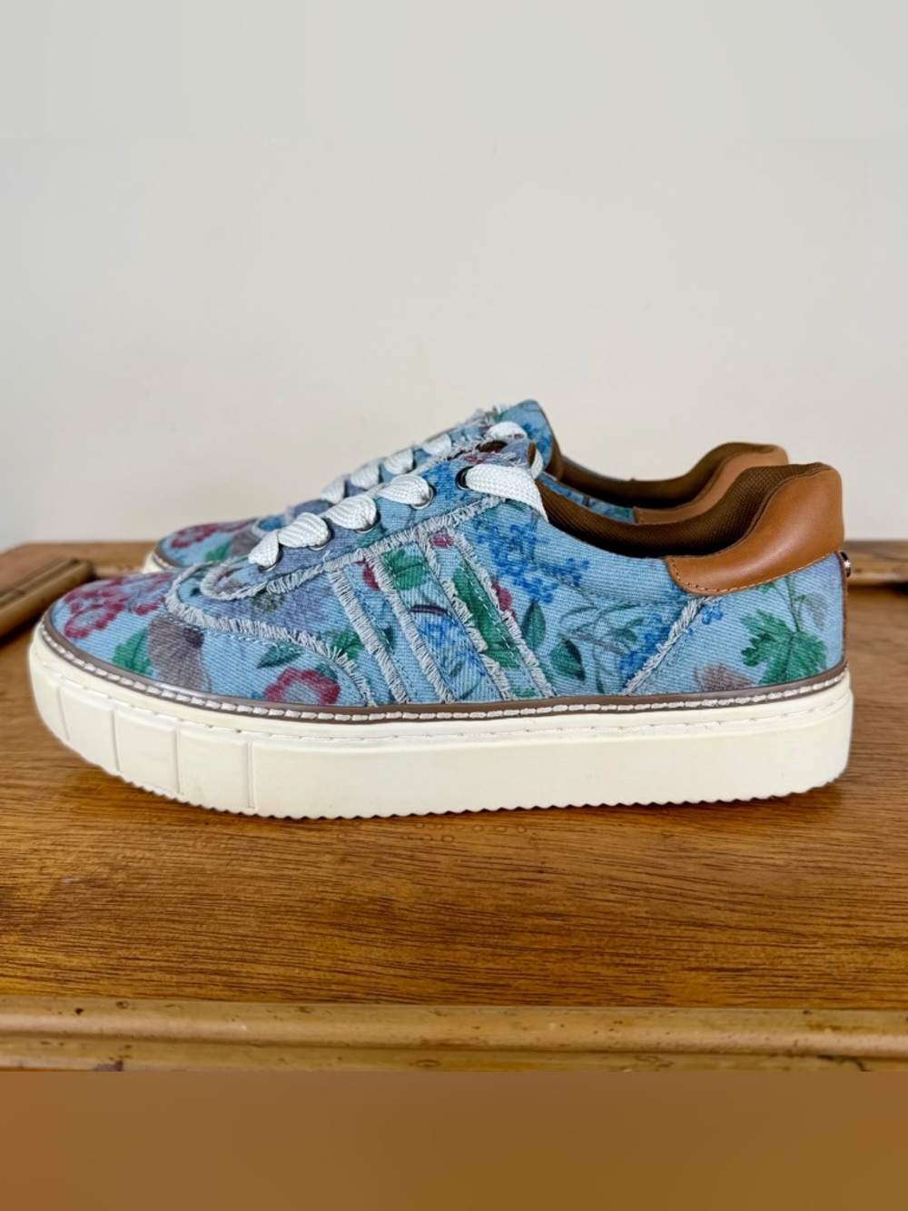 Vince Camuto Reilly Women's Floral Denim Sneakers Size 8.5